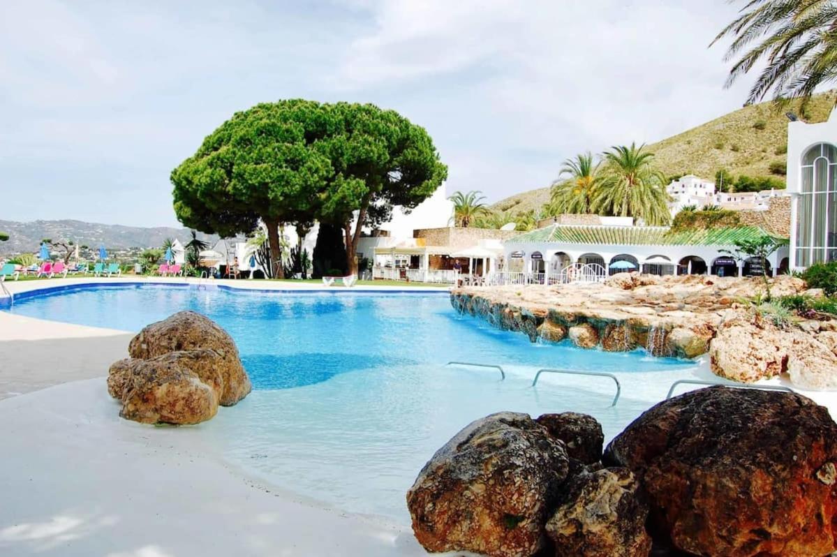 Beautiful Apartment With Amazing Sea View Nerja Dış mekan fotoğraf